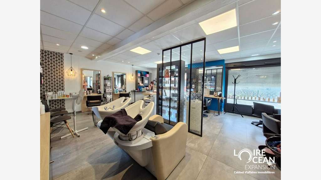 A vendre murs commerciaux 50m² centre-bourg de Vue