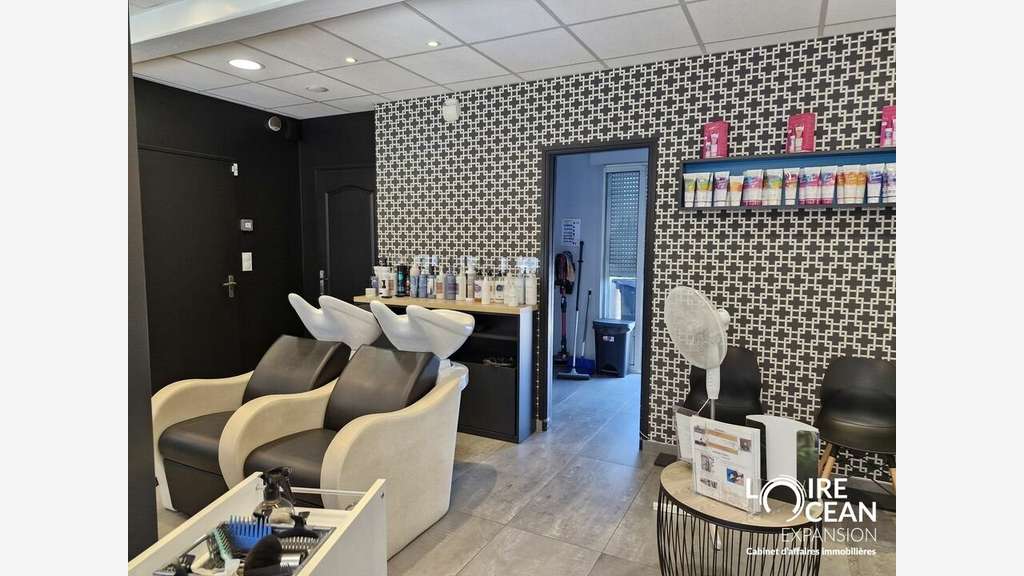 A vendre murs commerciaux 50m² centre-bourg de Vue