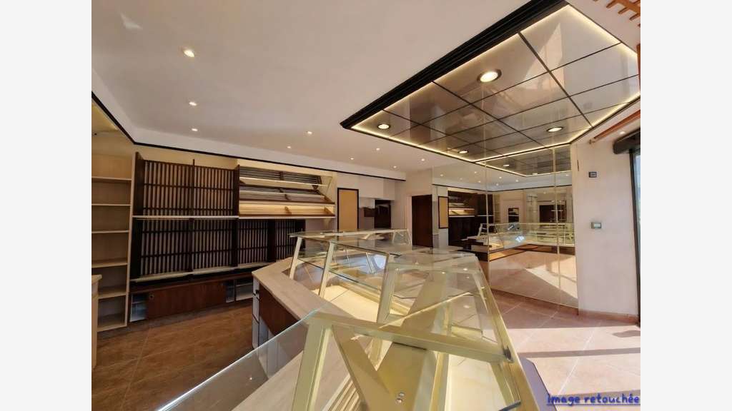 Vente local 230m² sur deux niveaux à Bricquebec