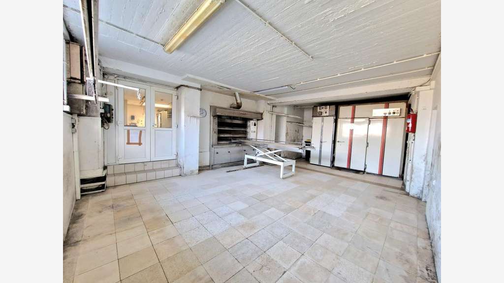 Vente local 230m² sur deux niveaux à Bricquebec