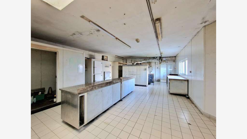 Vente local 230m² sur deux niveaux à Bricquebec