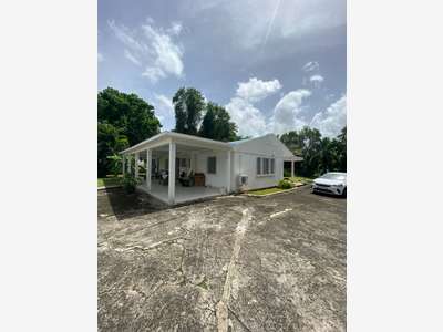 Vente bureaux 180m² au Lamentin Basse Gondeau