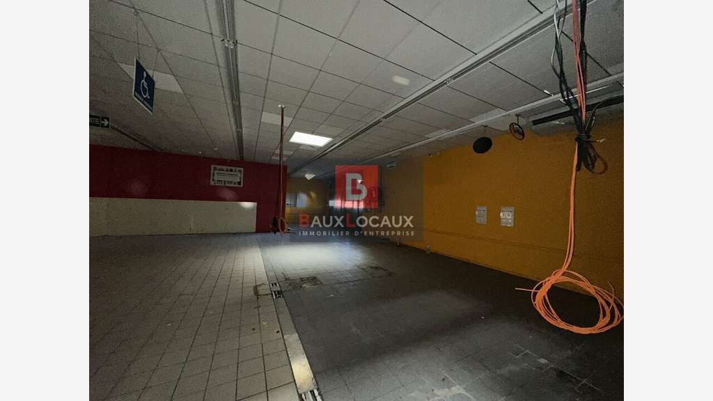 AV local 1300m² à Château-Arnoux-Saint-Auban