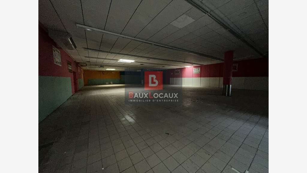 AV local 1300m² à Château-Arnoux-Saint-Auban