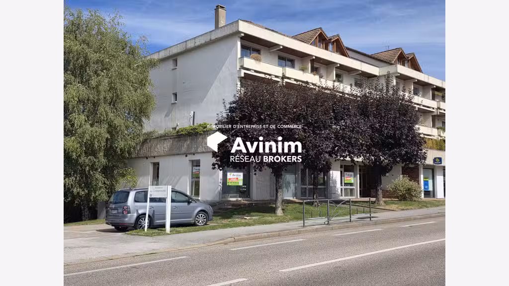 A vendre locaux commerciaux divisibles à Oyonnax
