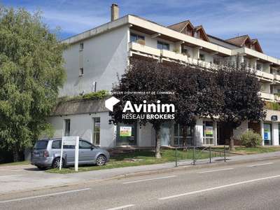 A vendre locaux commerciaux divisibles à Oyonnax