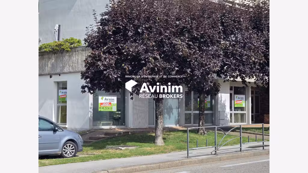 A vendre locaux commerciaux divisibles à Oyonnax