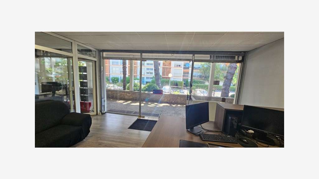 Vente local commercial 140m² Montpellier Av Maurin