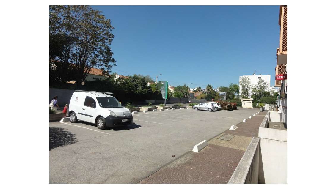 Vente local commercial 140m² Montpellier Av Maurin