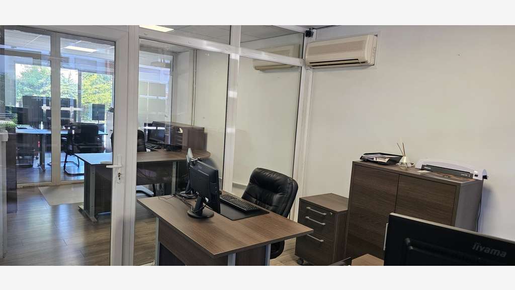 Vente local commercial 140m² Montpellier Av Maurin