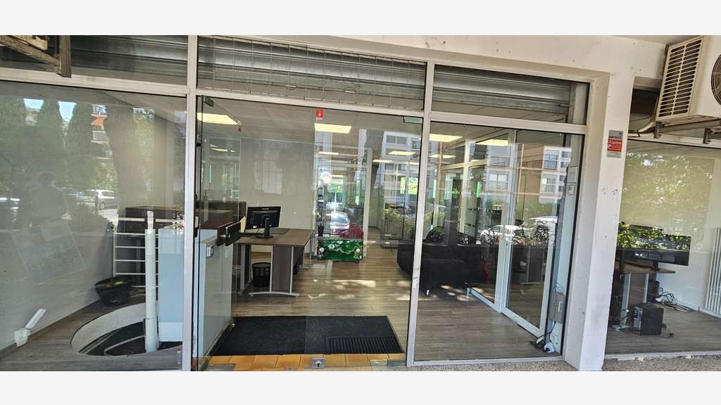 Vente local commercial 140m² Montpellier Av Maurin