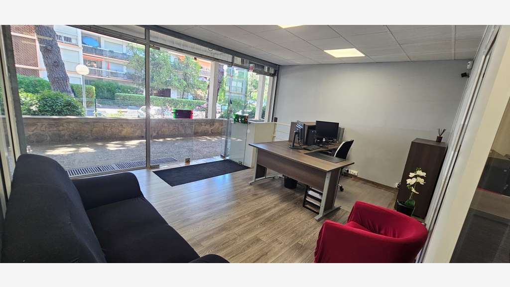 Vente local commercial 140m² Montpellier Av Maurin