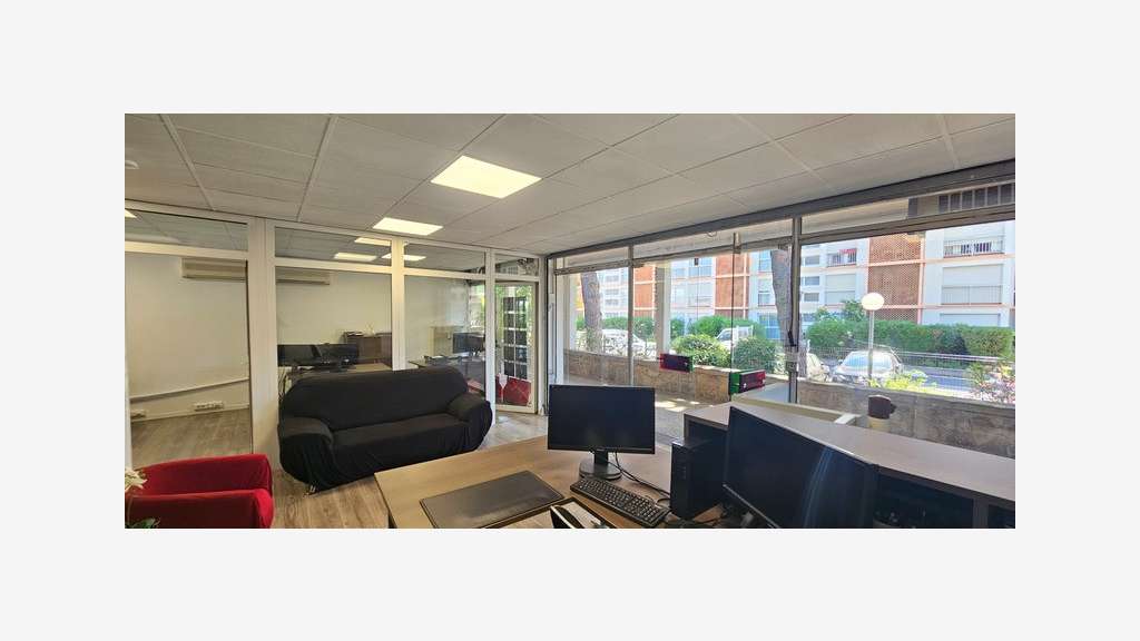 Vente local commercial 140m² Montpellier Av Maurin