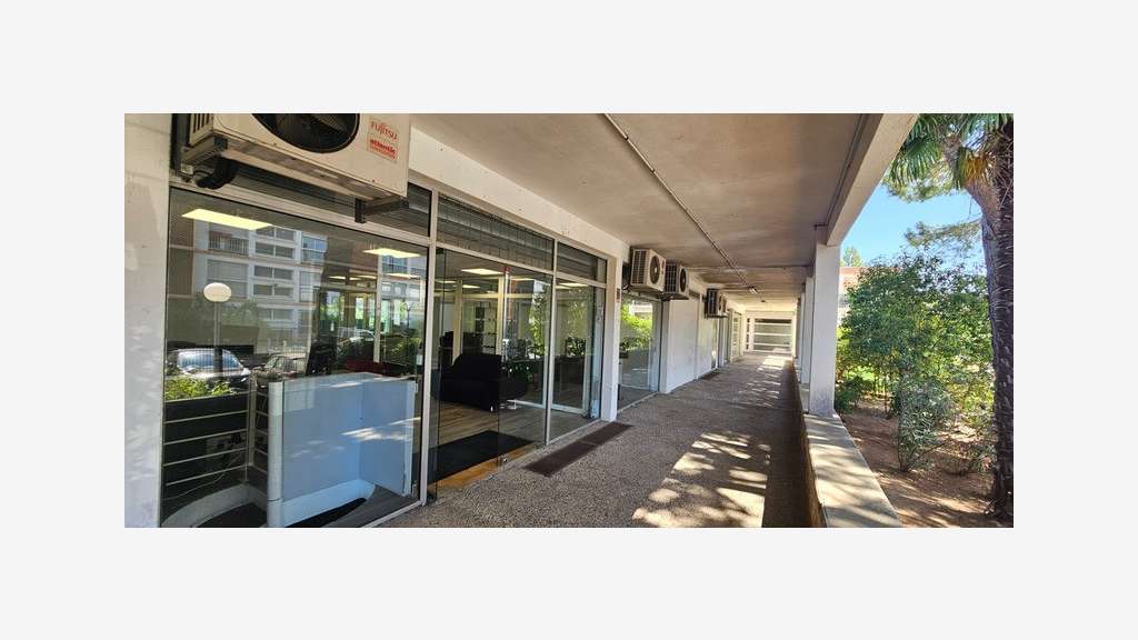 Vente local commercial 140m² Montpellier Av Maurin