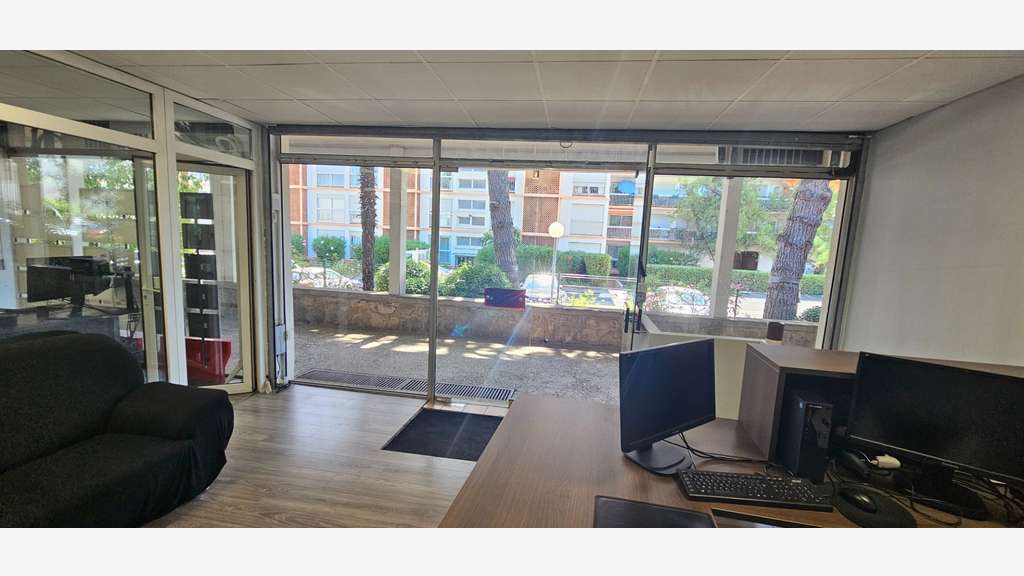 Vente local commercial 140m² Montpellier Av Maurin