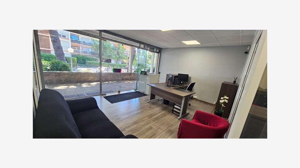 Vente local commercial 140m² Montpellier Av Maurin