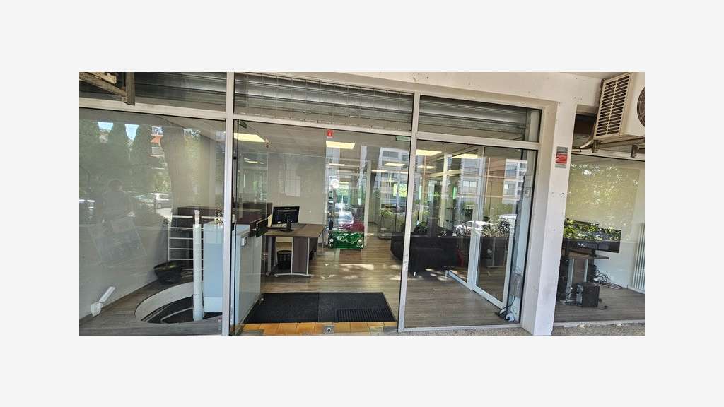 Vente local commercial 140m² Montpellier Av Maurin