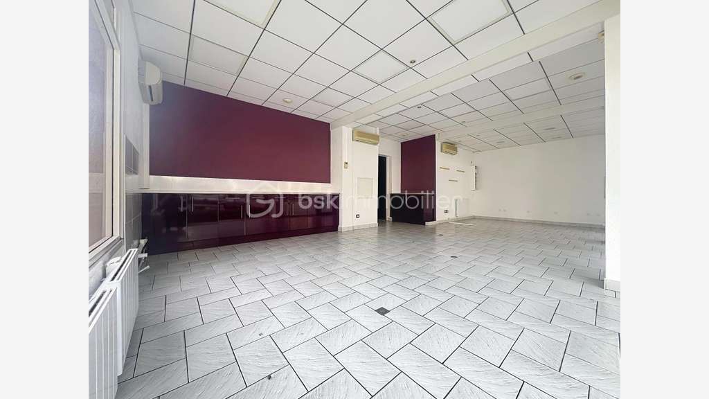 Vente local 58m² à Crolles Place des Passages