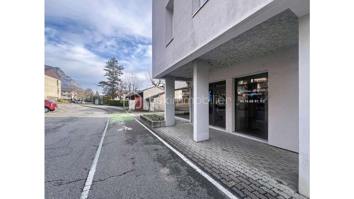 Vente local 58m² à Crolles Place des Passages