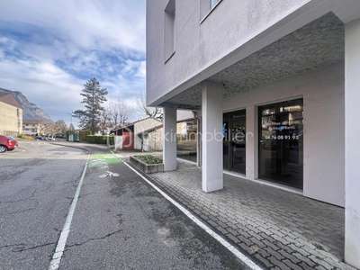 Vente local 58m² à Crolles Place des Passages