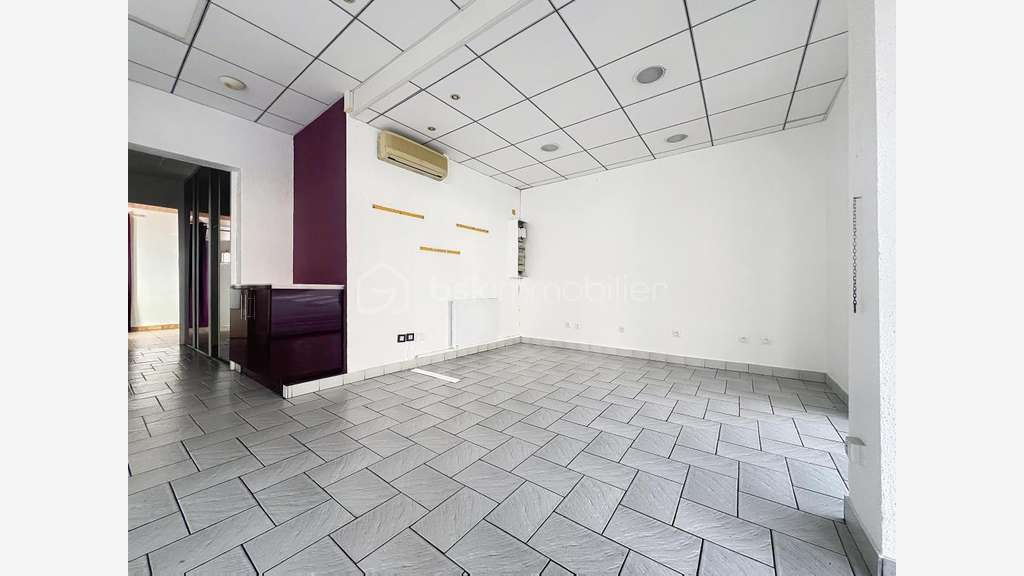 Vente local 58m² à Crolles Place des Passages