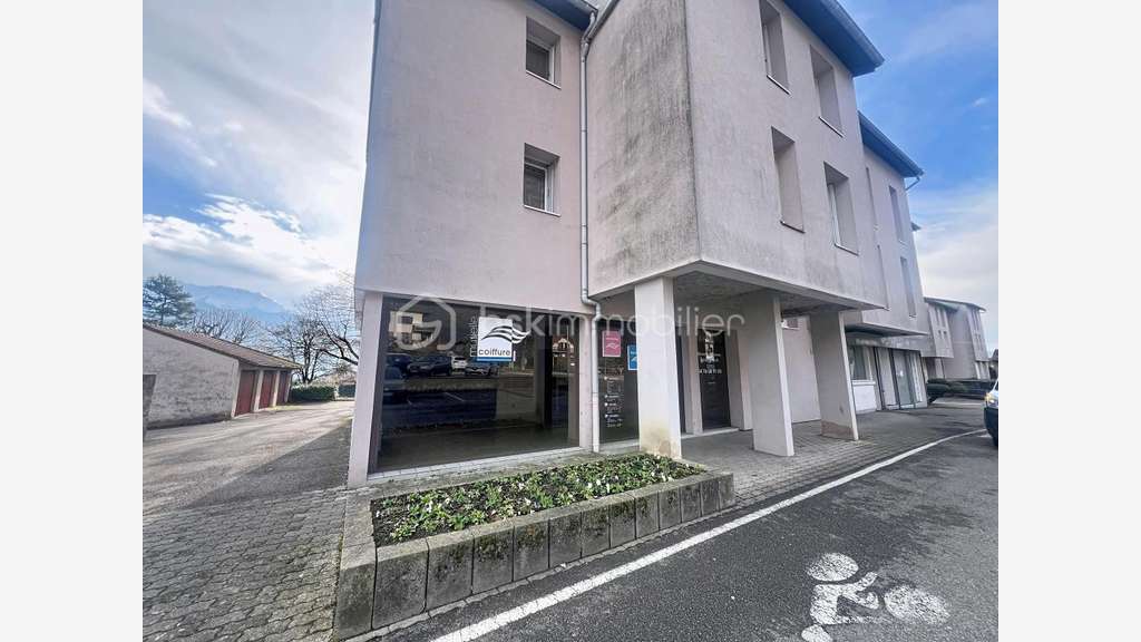 Vente local 58m² à Crolles Place des Passages