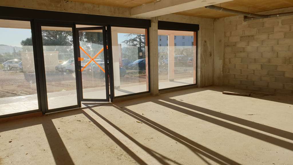 Vente local commercial bureau de 63m² à Cuers