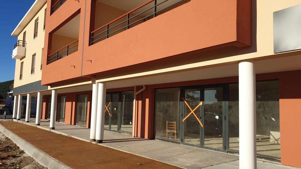 Vente local commercial bureau de 63m² à Cuers