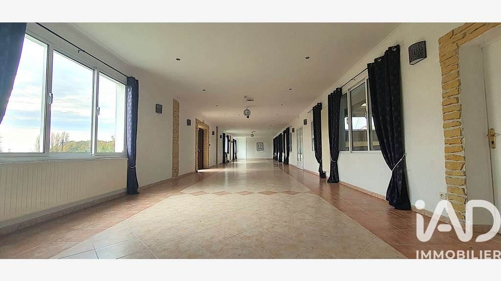 Vente local commercial 610m² à Dammartin-en-Serve
