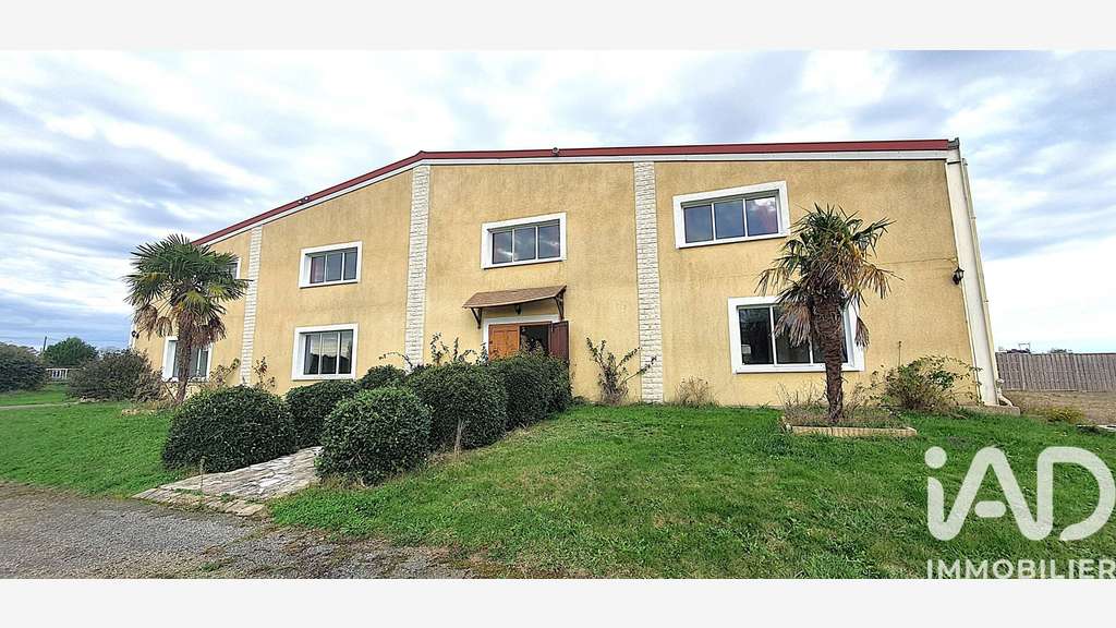 Vente local commercial 610m² à Dammartin-en-Serve