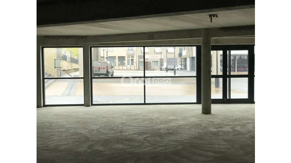 A vendre local commercial de 160m² à Isle centre