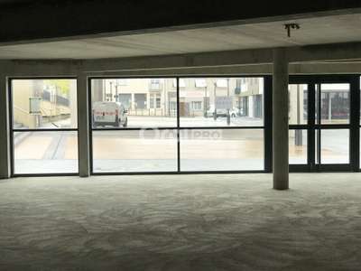 A vendre local commercial de 160m² à Isle centre