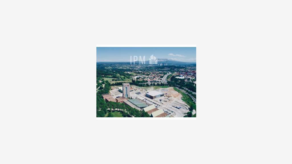 A vendre local commercial de 201m² à Gardanne