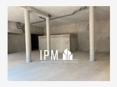 A vendre local commercial de 205m² à Hyères 83400