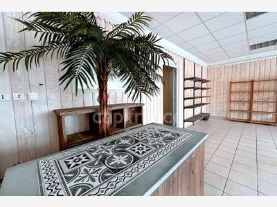 Vente beau local 67m² port de plaisance de Tréboul