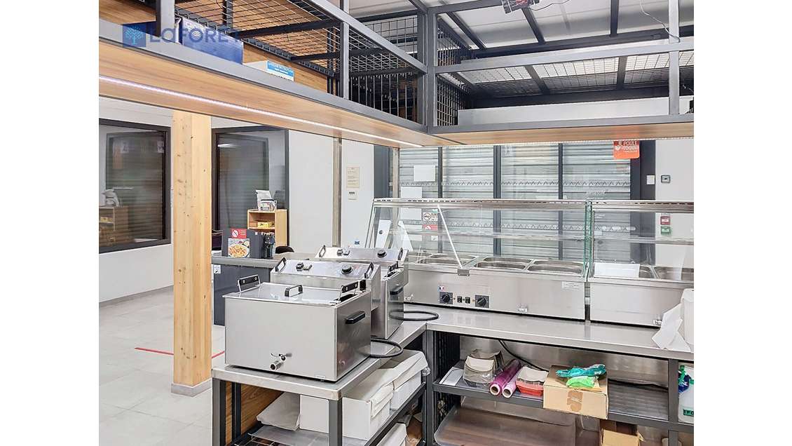 Vente local commercial 97m² à Erdeven hyper centre