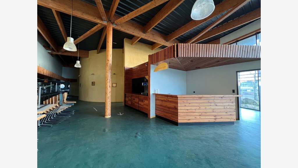 Vente local commercial 951m² à Eyrein en Corrèze