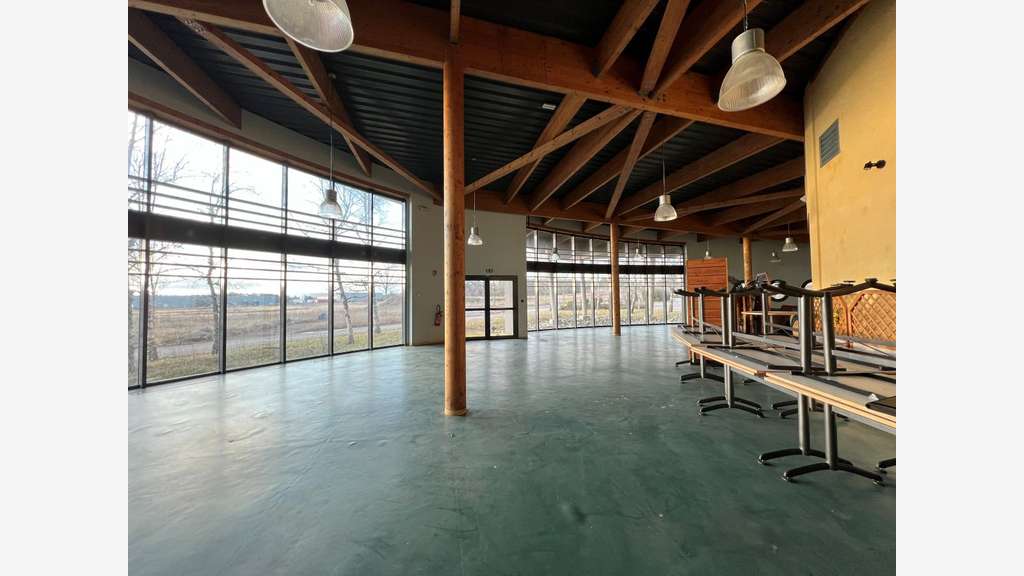 Vente local commercial 951m² à Eyrein en Corrèze