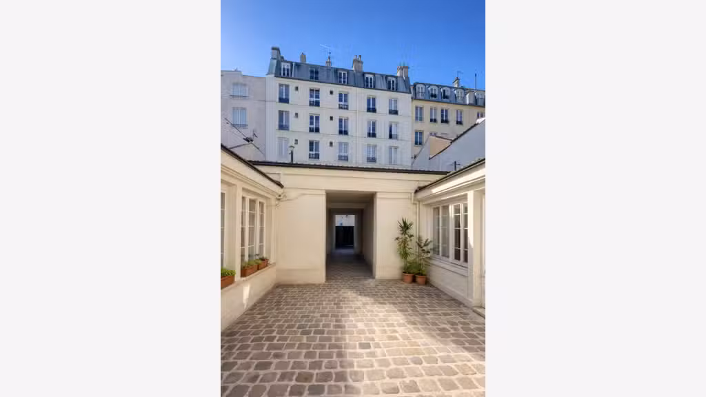 Vente local sur cour atelier loft Paris 11e