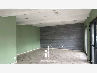 Local 40m² double vitrine à Fontainebleau Avon
