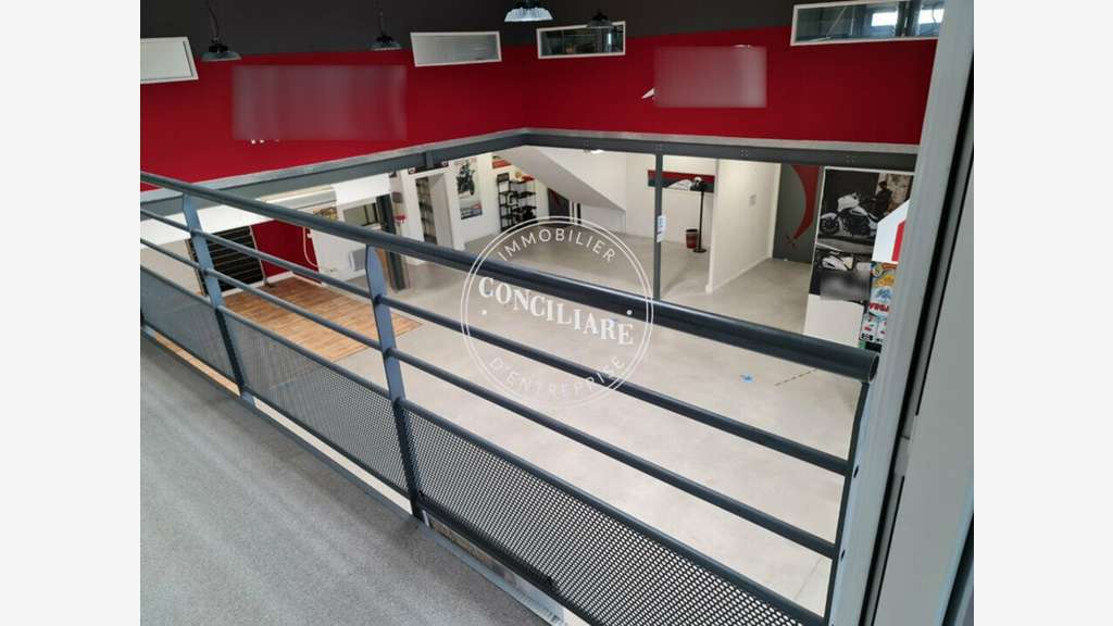 Bâtiment commercial 1410m² à vendre à Grenade
