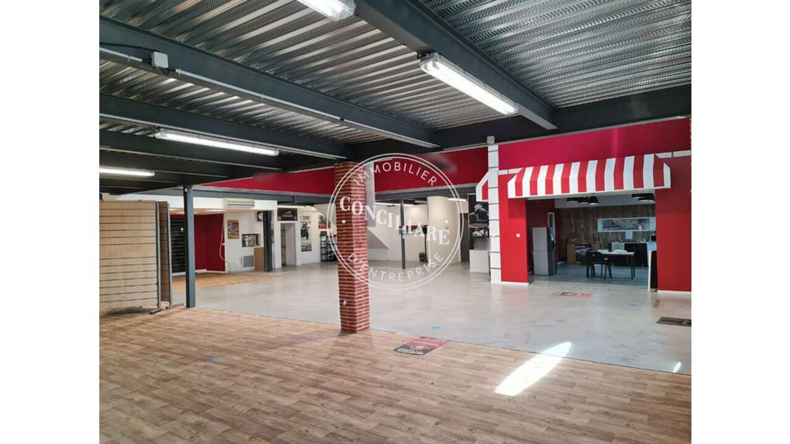 Bâtiment commercial 1410m² à vendre à Grenade