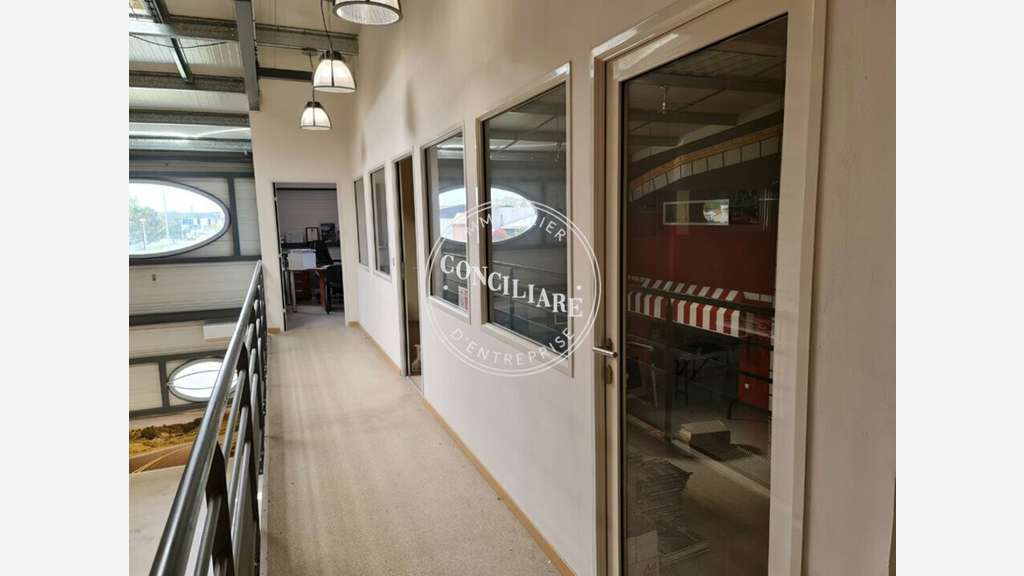 Bâtiment commercial 1410m² à vendre à Grenade