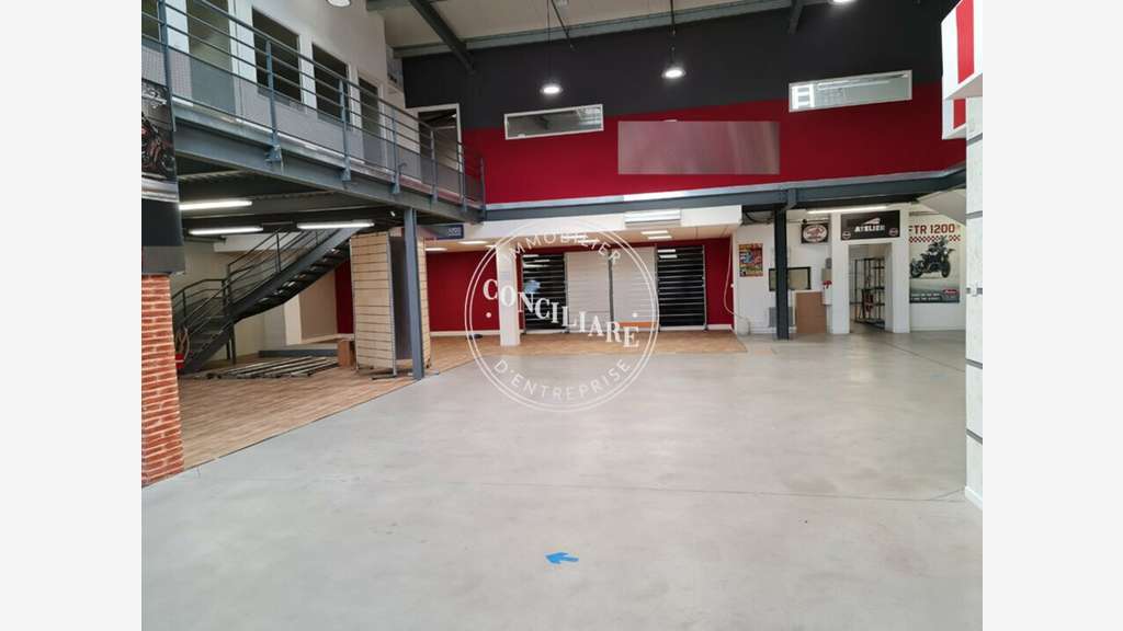 Bâtiment commercial 1410m² à vendre à Grenade