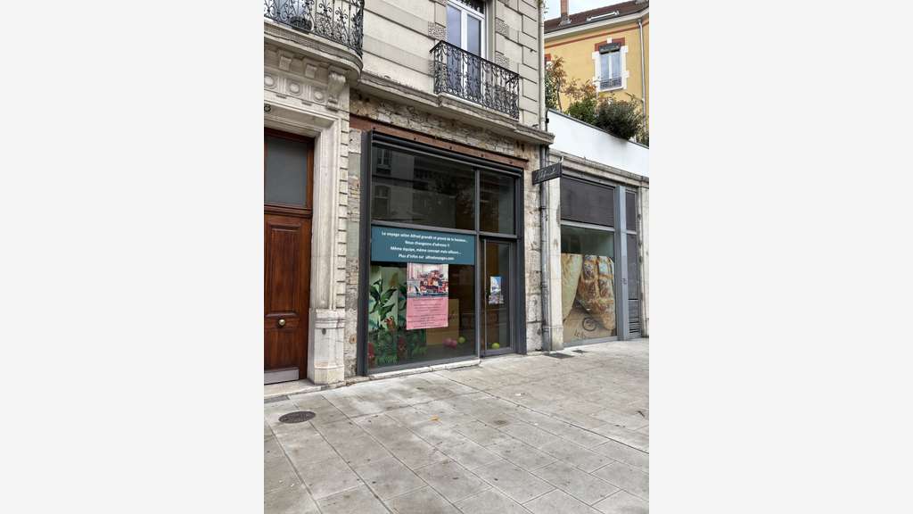 AV local commercial 70m² à Grenoble Cr Lafontaine