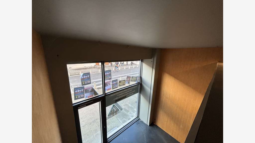 AV local commercial 70m² à Grenoble Cr Lafontaine