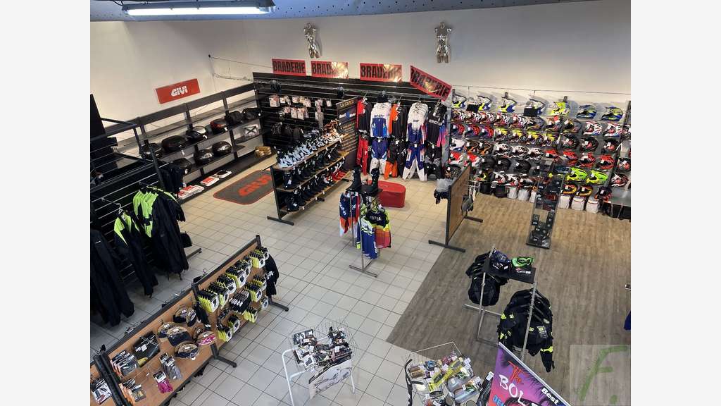 AV local commercial 1000m² sur 1200m² à Grenoble