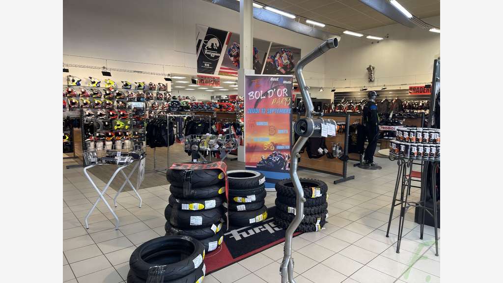 AV local commercial 1000m² sur 1200m² à Grenoble