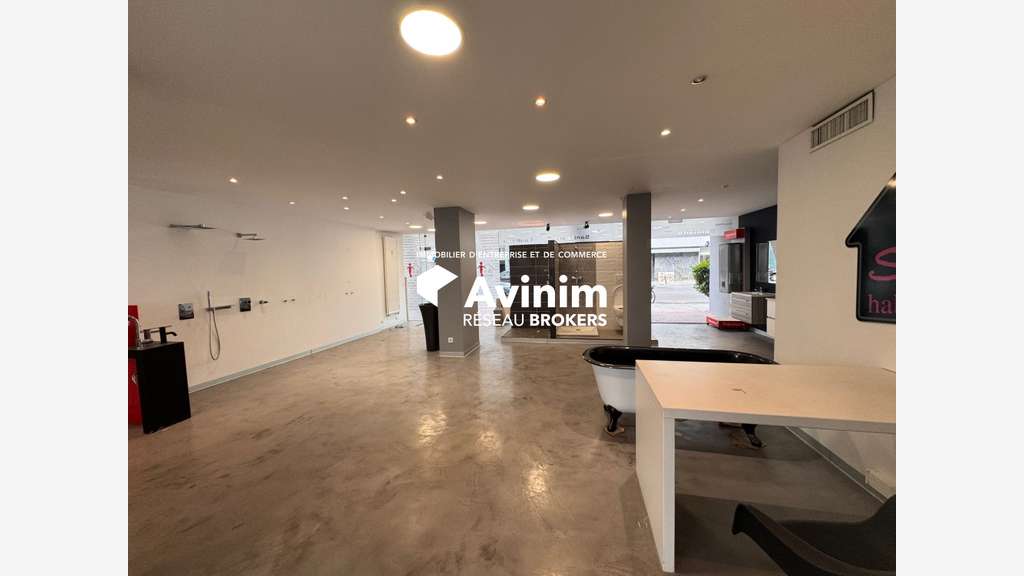 Local 97m² à vendre à Grenoble rue Général-Ferrié