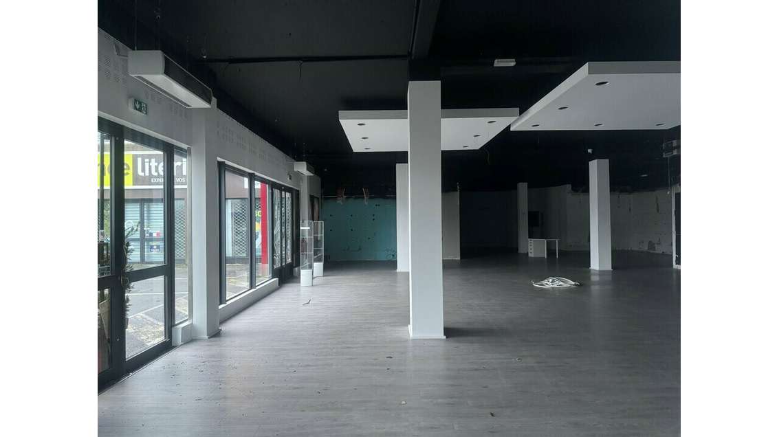 Location local commercial 356m² Brest Kergaradec